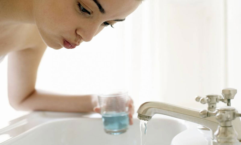 Sử dụng nước súc miệng đúng cách sẽ giúp phát huy được lợi ích tuyệt vời của sản phẩm