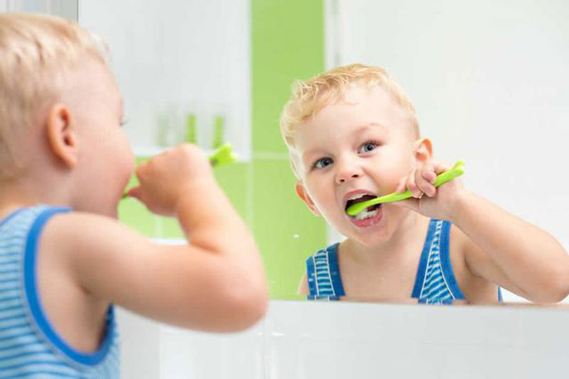 Trẻ quá nhỏ chỉ nên đánh răng, không nên dùng nước súc miệng