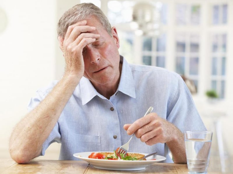 Quá trình lão hóa khiến vị giác thay đổi là một trong các nguyên nhân khiến người già chán ăn
