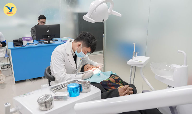 Cần đến các cơ sở y tế uy tín để phục hình răng khi bị mất răng