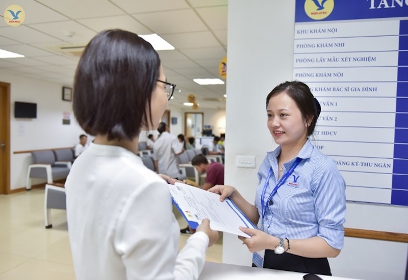 Khách hàng sẽ được nhân viên y tế hướng dẫn tận tình khi đến khám tại PKĐK MEDLATEC Thanh Xuân
