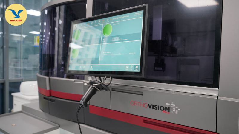 Máy OrthoVision Max (Mỹ) thực hiện xét nghiệm phân tích nhóm máu tự động 