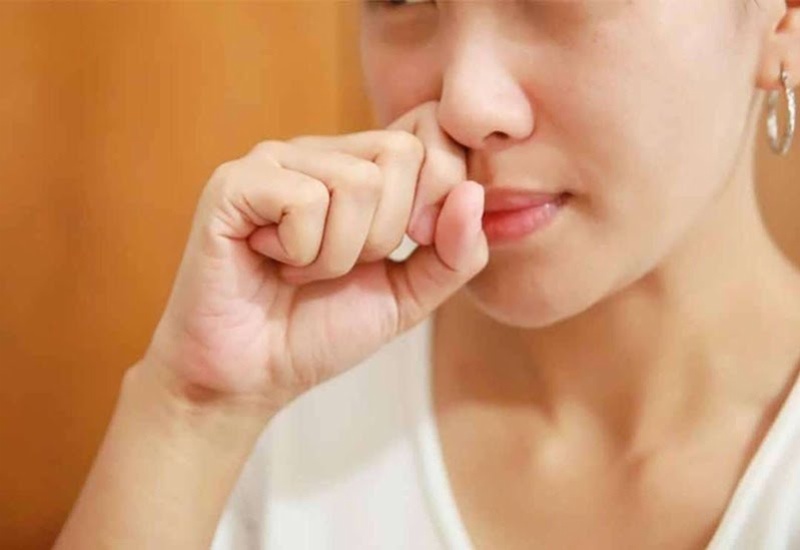 Bị ngứa mũi có thể là một triệu chứng gây ra bởi bệnh viêm mũi dị ứng 