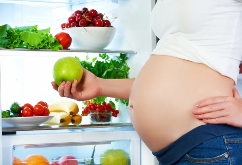 Mẹ bầu cần có chế độ ăn uống hợp lý, lành mạnh