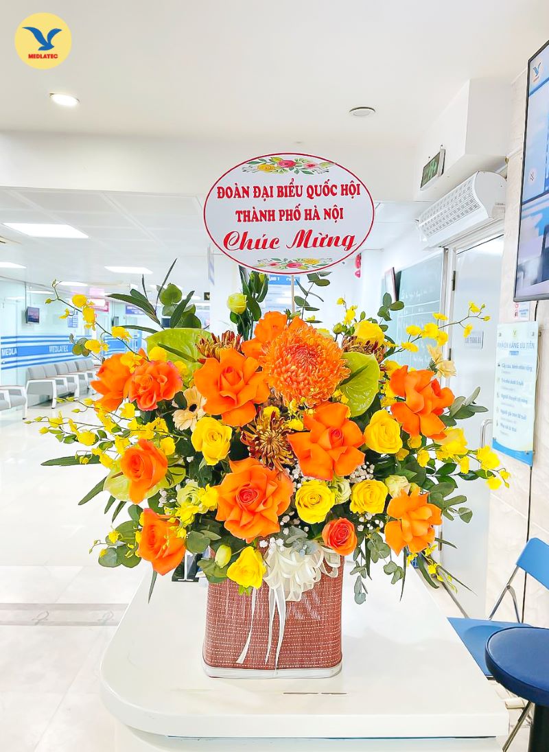 Đoàn đại biểu quốc hội thành phố Hà Nội gửi điện hoa chúc mừng Hệ thống Y tế MEDLATEC nhân ngày 27/2
