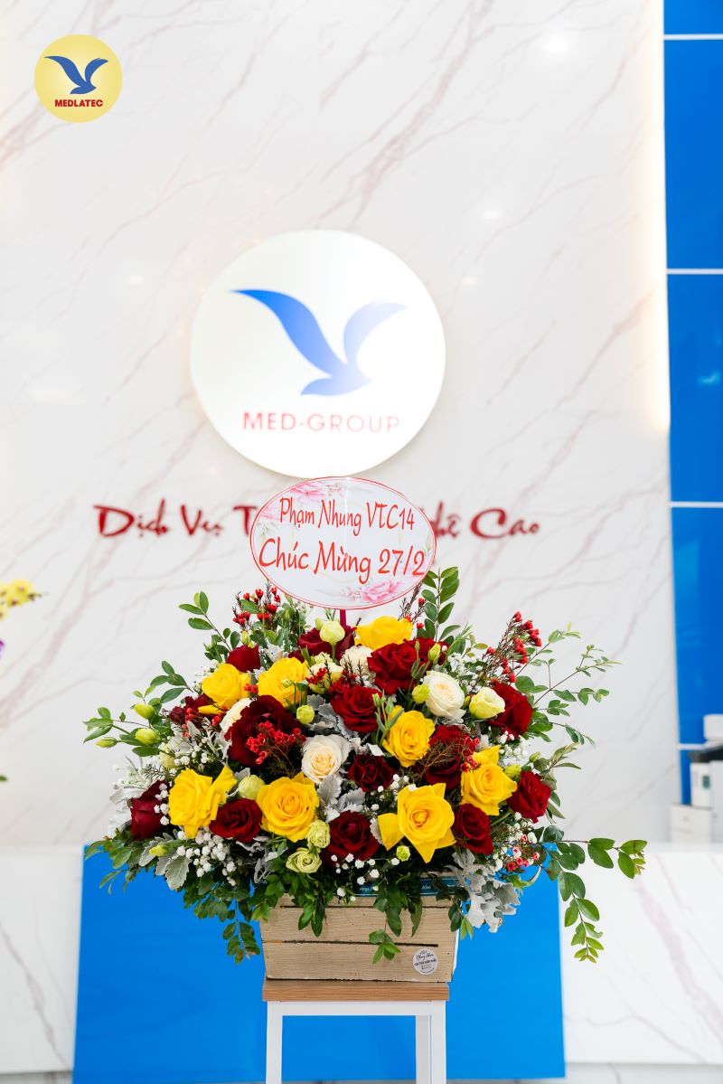 Nhà báo Phạm Nhung - VTC14 gửi điện hoa chúc mừng Tập thể y, Bác sĩ đang công tác tại Hệ thống Y tế MEDLATEC