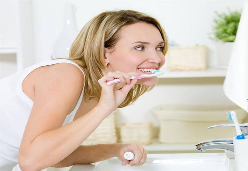 Hãy chú ý vệ sinh răng miệng sạch sẽ mỗi ngày để hạn chế vi khuẩn và giảm thiểu các cơn ho
