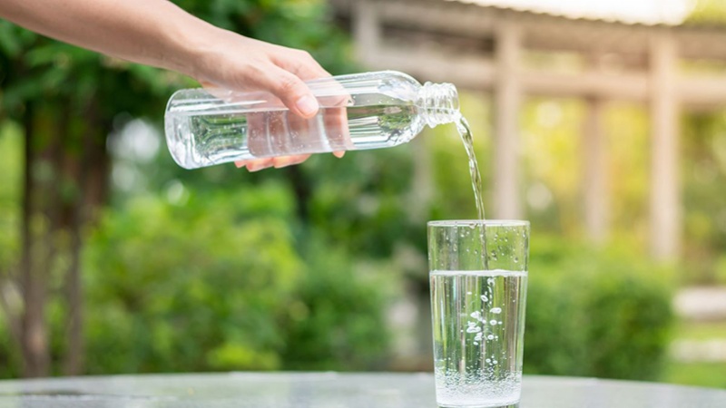 Nên bổ sung nước cho cơ thể sau khi xông hơi để tránh bị mất nước 