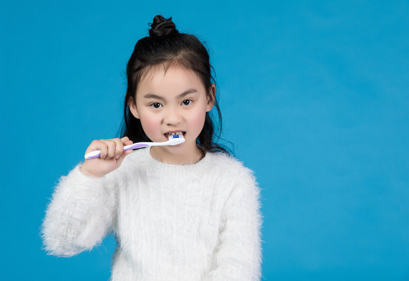 Cha mẹ nên hướng dẫn trẻ vệ sinh răng miệng đúng cách