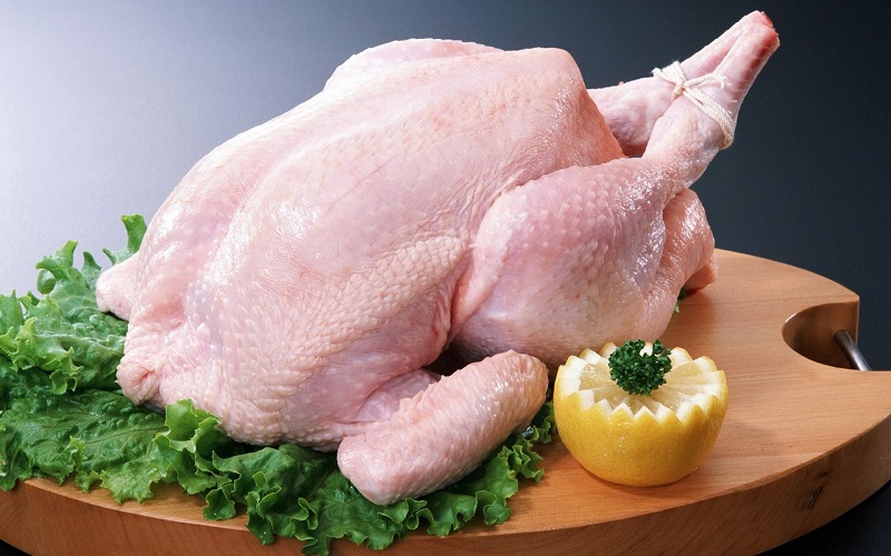 Bạn có thể khử mùi hôi của thịt gà bằng gừng đập dập
