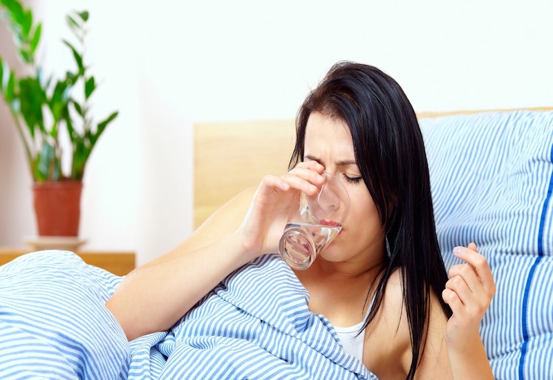 Bệnh nhân bị sốt siêu vi nên uống nhiều nước