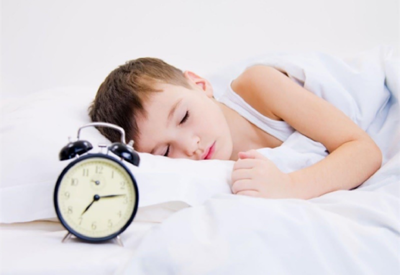 Trẻ nên ngủ sớm và thức dậy sớm