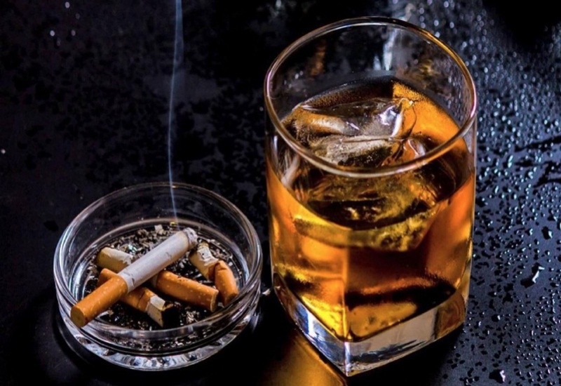 Người có thói quen hút thuốc lá, uống nhiều rượu bia nên thực hiện xét nghiệm tầm soát ung thư 