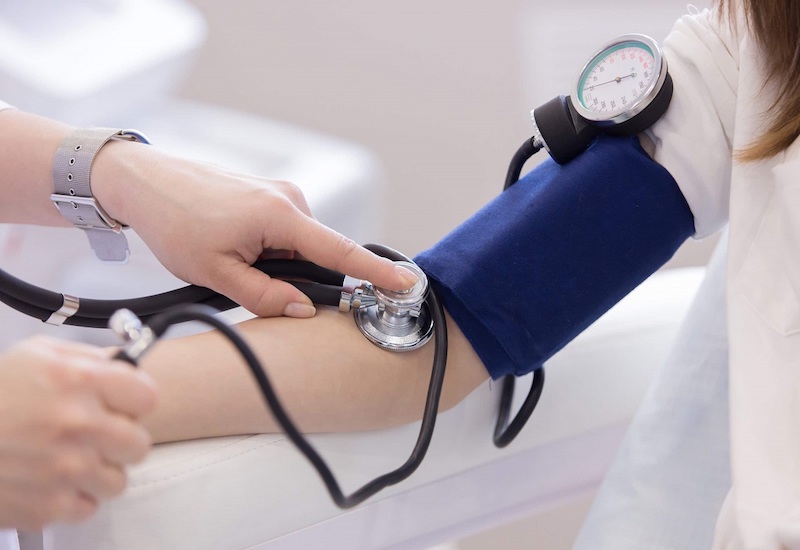 Huyết áp cao là bệnh lý diễn tiến trong âm thầm và có thể gây nên những biến chứng nghiêm trọng