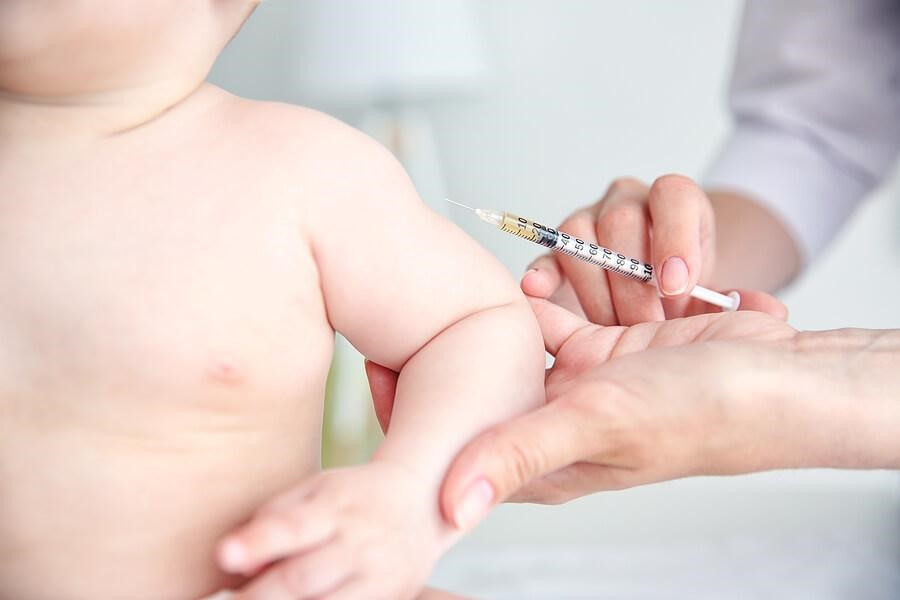 Trẻ nhỏ từ 6 tháng tuổi là có thể tiêm phòng cúm