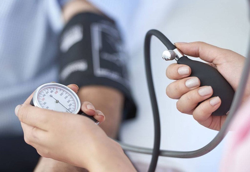 Huyết áp cao thường tiến triển trong âm thầm ít triệu chứng rõ ràng nhưng lại rất nguy hiểm