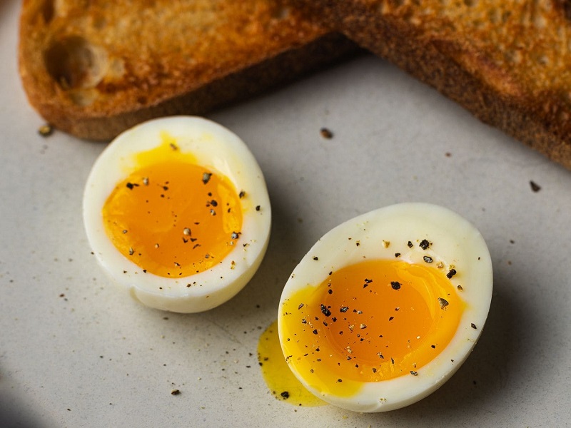 Người già nên dựa vào tổng thể sức khỏe mà xác định lượng trứng có thể ăn 