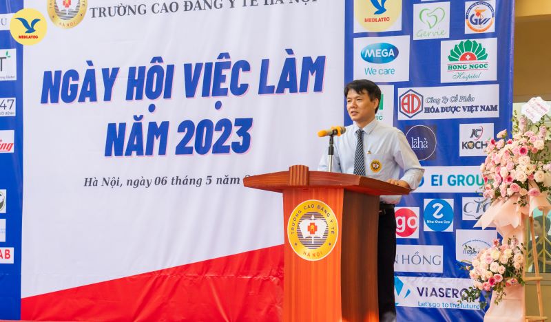 TS. Phạm Văn Tân - Hiệu trưởng trường Cao đẳng Y tế Hà Nội phát biểu khai mạc chương trình