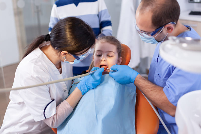 Trong những năm đầu đời trẻ rất dễ gặp các vấn đề về sức khỏe răng miệng