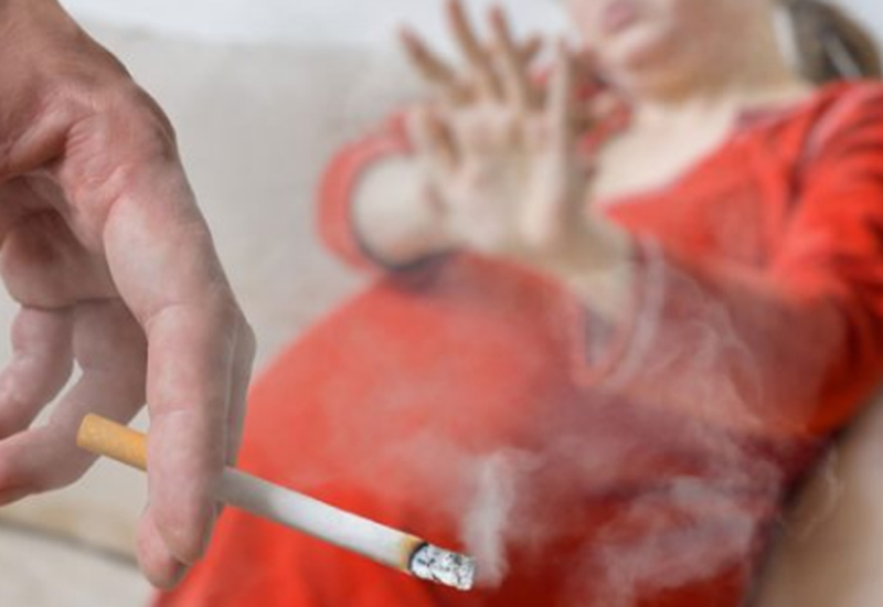 Mẹ bầu thường xuyên hít phải khói thuốc dễ sinh con dị tật
