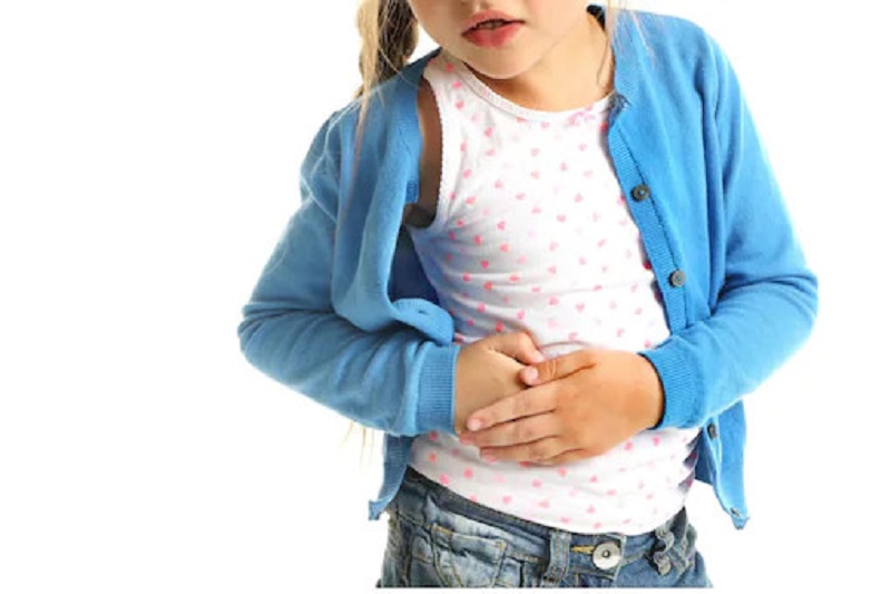 Trẻ có biểu hiện đau mạn sườn bên phải khi gan nhiễm mỡ nặng