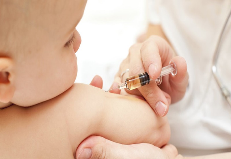 Tiêm vắc xin giúp trẻ phòng tránh bệnh tật