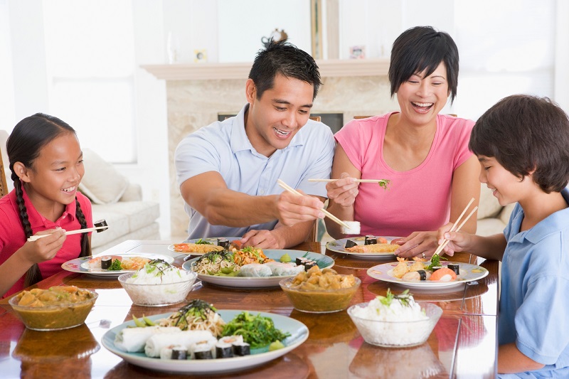 Bữa ăn hợp lý cần phải cung cấp đủ năng lượng cho từng thành viên trong nhà