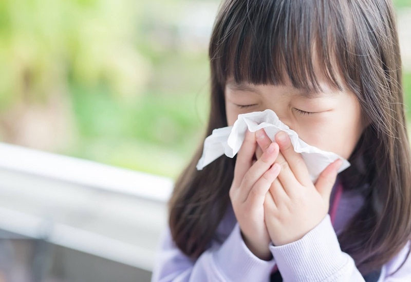 Các bệnh lý đường hô hấp như cúm, viêm mũi dị ứng,... có thể gây viêm xoang