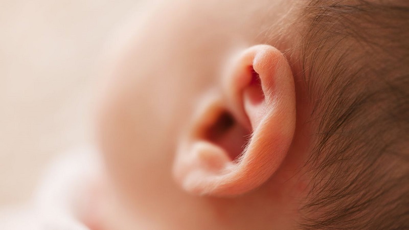 Viêm tai giữa ở trẻ sơ sinh khiến nhiều bậc cha mẹ lo lắng