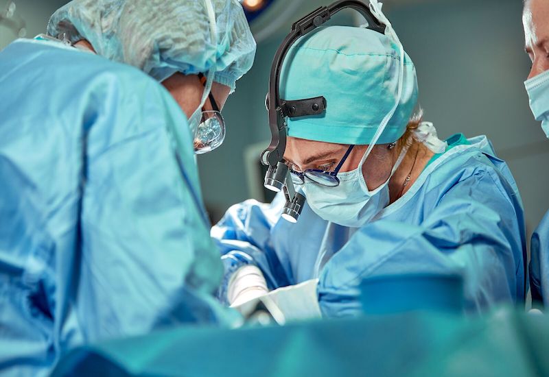 Phẫu thuật là một trong những biện pháp được ứng dụng trong điều trị ung thư thực quản