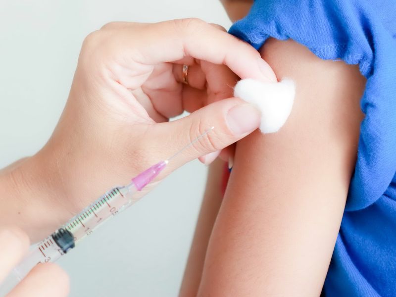 Tiêm vắc xin phòng ngừa bệnh dại