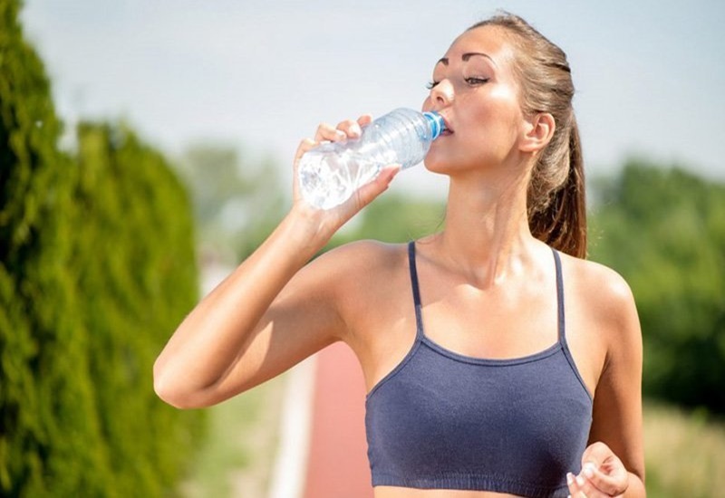 Uống quá nhiều nước dẫn đến giảm natri máu