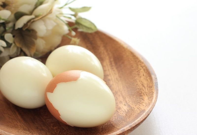 Sử dụng trứng gà cũng là một cách giúp trị lẹo mắt nhanh chóng