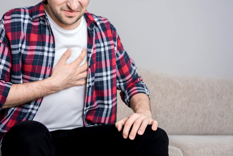 Tắc nghẽn hoặc tổn thương mạch LAD gây khó thở và ngột ngạt
