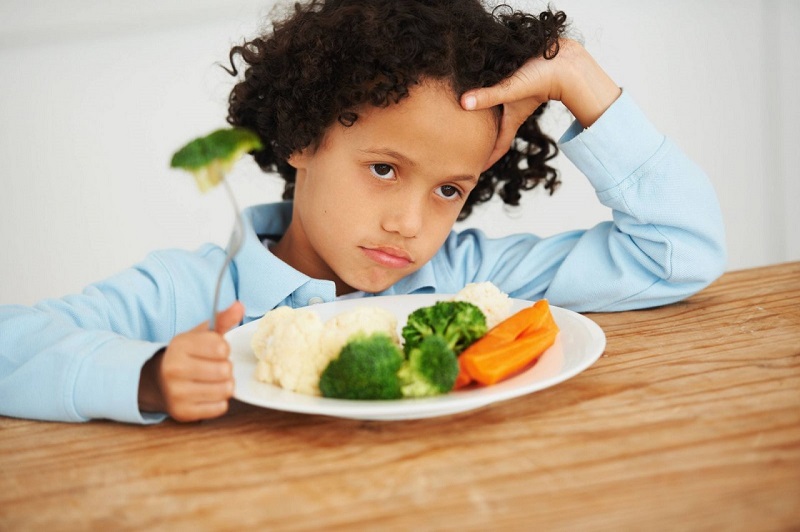 Trẻ lười ăn lâu ngày dẫn đến sụt cân khiến nhiều phụ huynh lo lắng