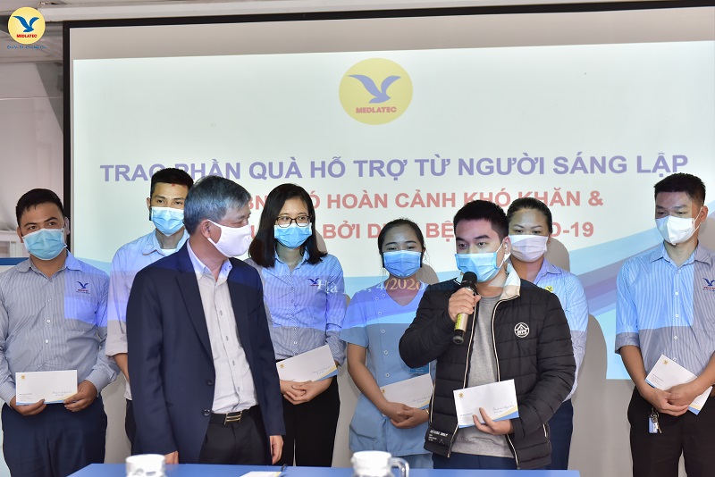 CB Nguyễn Xuân Định - Phòng Lâm Sàng, MEDLATEC Tây Hồ thay mặt CBNV được hỗ trợ phát biểu