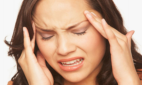 người bị đau đầu kéo dài nên chụp cộng hưởng từ não