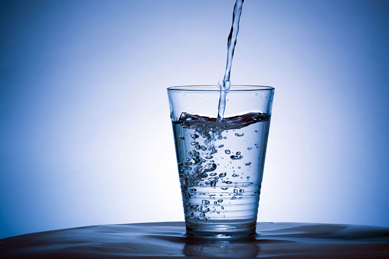 Thức ăn và nước uống là con đường dễ lây nhất của bệnh viêm gan E