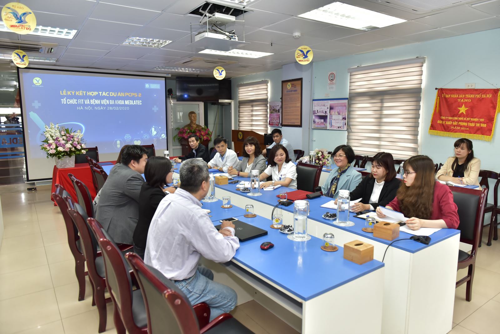 Các Chuyên gia, Bác sĩ của Bệnh viện Đa khoa MEDLATEC và FIT Việt Nam thảo luận về mô hình của dự án.
