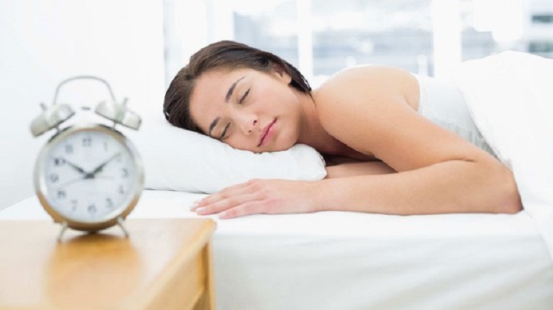 Đi ngủ sớm trước 22h để có thể thức dậy sớm hơn tránh mệt mỏi