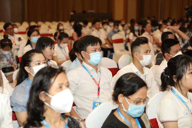 Hội nghị thu hút sự quan tâm, chăm chú lắng nghe của các quý vị bác sĩ