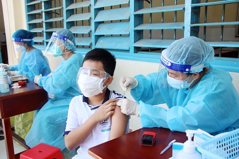 Tiêm vaccine Covid-19 cho trẻ em từ 5-12 tuổi là tạo lá chắn thép bảo vệ sức khỏe của trẻ trước khi quay trở lại trường học