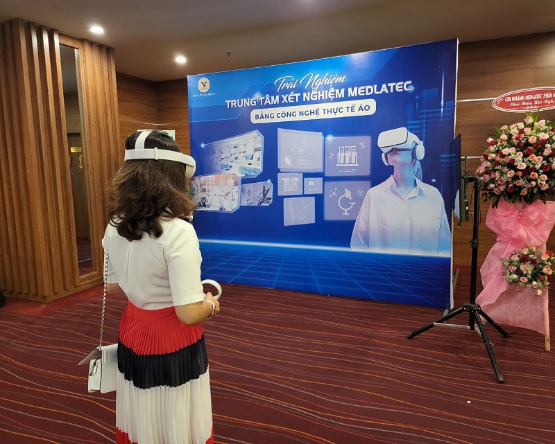 Bác sĩ tham dự hội nghị trải nghiệm tham quan tour ảo về Trung tâm Xét nghiệm MEDLATEC hiện đại số 1 tại Việt Nam