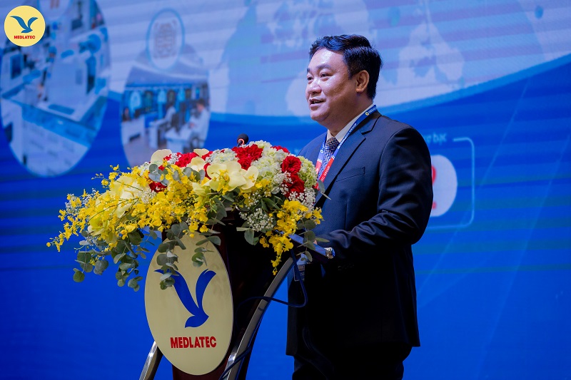 BSCKII Trịnh Ngọc Hiệp - Phó Giám đốc Sở Y tế tỉnh Khánh Hòa bày tỏ ngưỡng mộ về năng lực chuyên môn của MEDLATEC