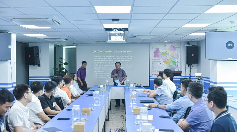 PGS.TS Nguyễn Quốc Dũng, Giám đốc Chuyên môn Trung tâm Chẩn đoán hình ảnh tại buổi đào tạo cho các học viên