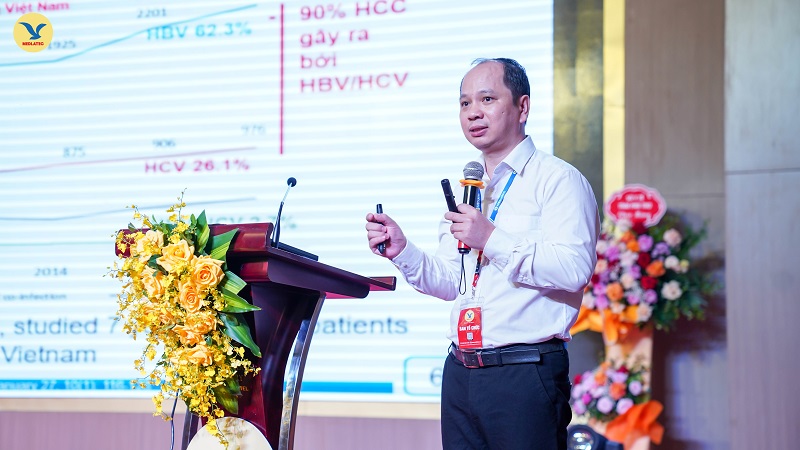 TS Trần Văn Giang báo cáo tại hội nghị