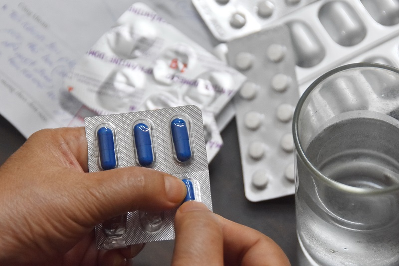 Chủ quan tự ý uống thuốc điều trị cúm có thể để lại hậu quả khôn lường