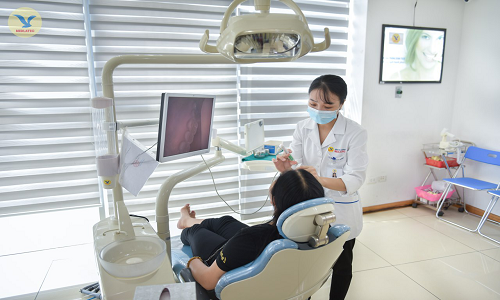 Bệnh nhân thăm khám răng định kỳ tại MEDLATEC