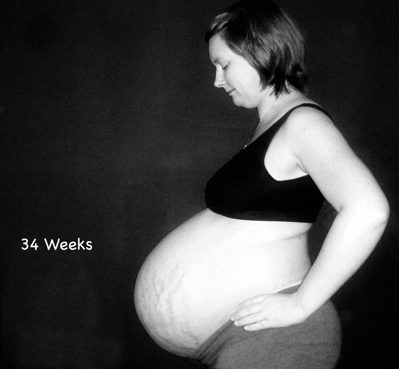 Bụng bầu của người mẹ mang thai đôi ở tuần 34