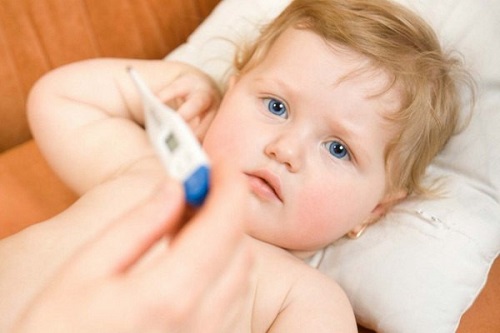 Tiêm vaccin cho trẻ là việc làm đặc biệt cần thiết với bố mẹ